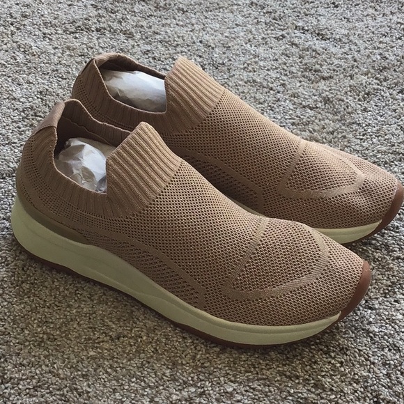 SLIP ON SNEAKERS - SIZE 8 NWT - Picture 3 of 9